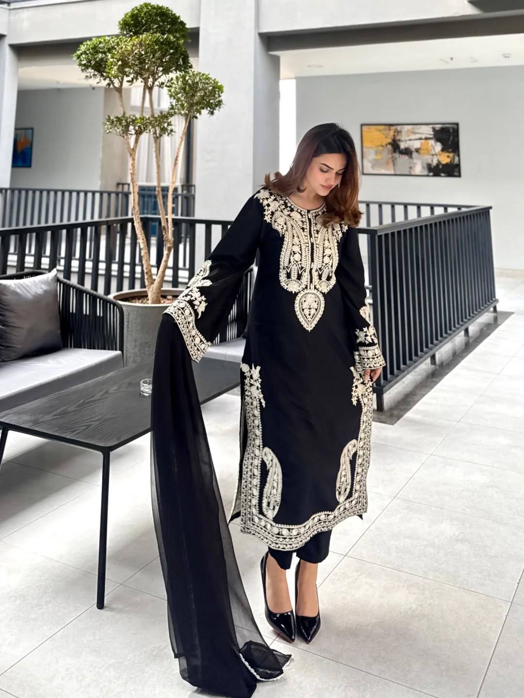 Elegant Kashmiri Embroidered Kurta Set with Dupatta